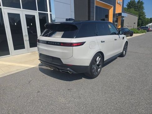 Used 2024 Land Rover Range Rover Sport SE AWD/4WD image 6