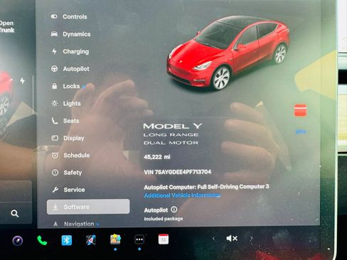 Used 2023 Tesla Model Y Long Range image 40