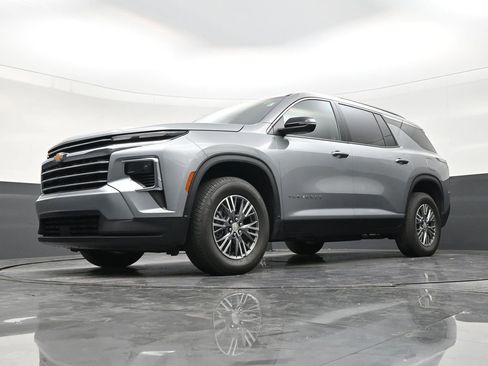 Used 2024 Chevrolet Traverse LT FWD image 20