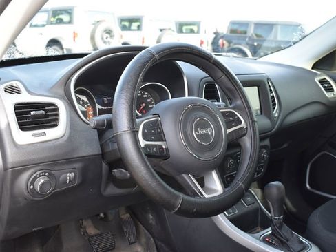 Used 2019 Jeep Compass Sport w/ Tech Group FWD image 8