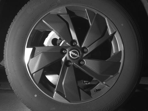 Used 2025 Nissan Rogue SV image 15