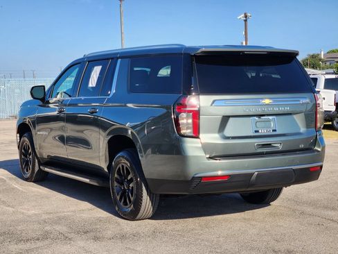 Used 2024 Chevrolet Suburban LT RWD image 7