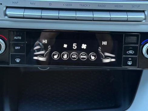 Used 2025 Genesis G70 2.5T AWD/4WD image 24