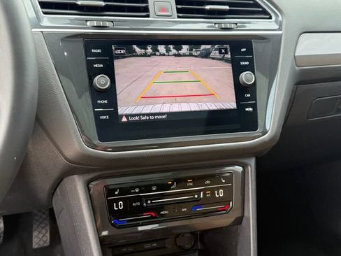 Used 2022 Volkswagen Tiguan SE FWD image 19