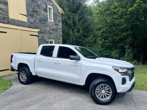 Used 2025 Chevrolet Colorado LT w/ Advanced Trailering Package RWD image 41