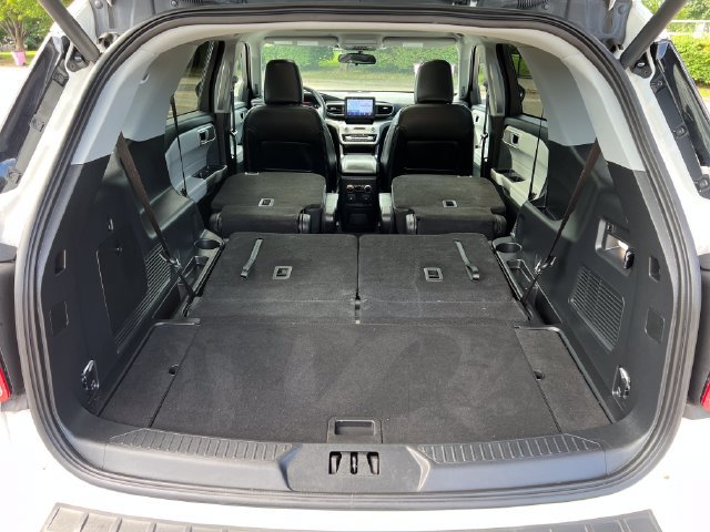 Certified 2023 Ford Explorer XLT w/ Equipment Group 202A AWD/4WD image 30