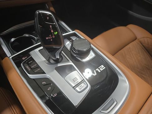 Used 2022 BMW M760i xDrive w/ Luxury Rear Seating Package image 24