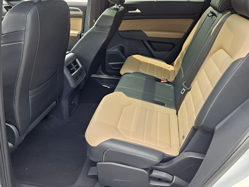 Used 2022 Volkswagen Atlas Cross Sport SEL Premium R-Line AWD/4WD image 9