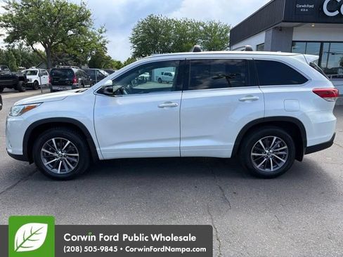 Used 2018 Toyota Highlander XLE AWD/4WD image 8