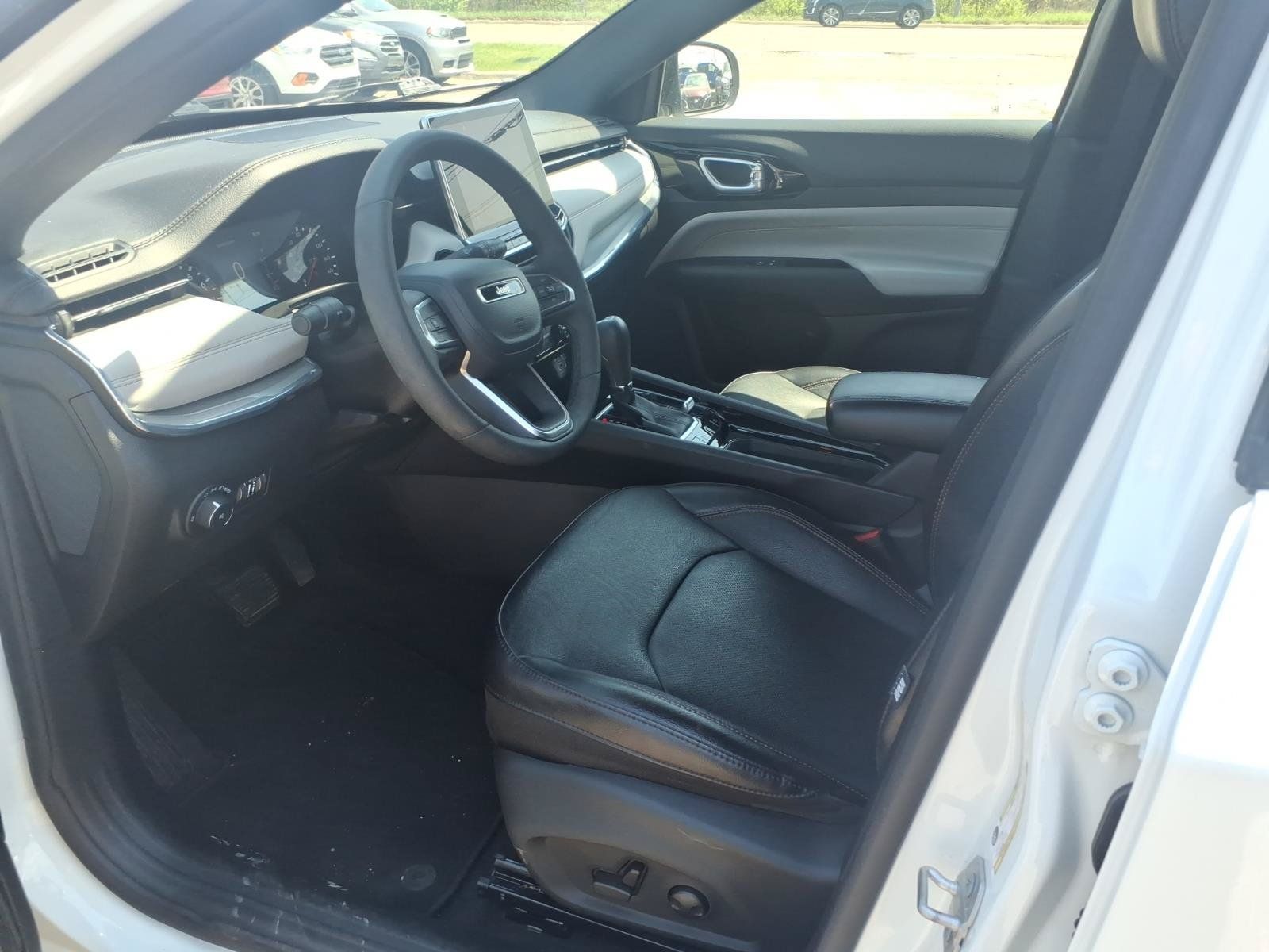 Used 2023 Jeep Compass Limited AWD/4WD image 12
