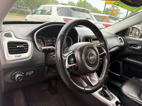 Used 2018 Jeep Compass Latitude w/ Popular Equipment Group AWD/4WD image 9