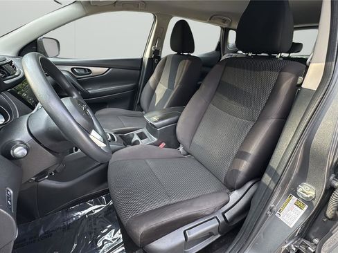 Used 2019 Nissan Rogue Sport S image 10