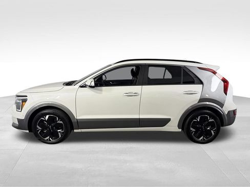 Used 2023 Kia Niro Wave w/ Wave Preserve Package FWD image 9