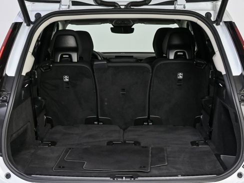Certified 2025 Volvo XC90 B6 Plus image 32