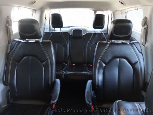 Used 2020 Chrysler Voyager Lxi FWD image 42