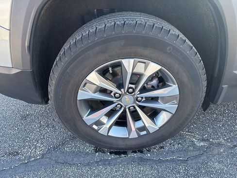 Used 2025 Chevrolet Equinox LT AWD/4WD image 12