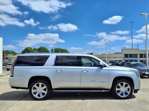 Used 2019 Cadillac Escalade ESV Luxury image 22
