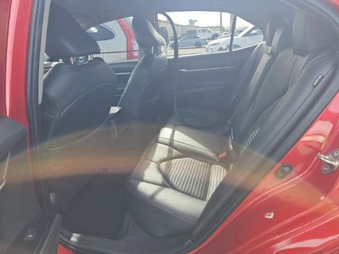 Used 2019 Toyota Camry SE FWD image 19