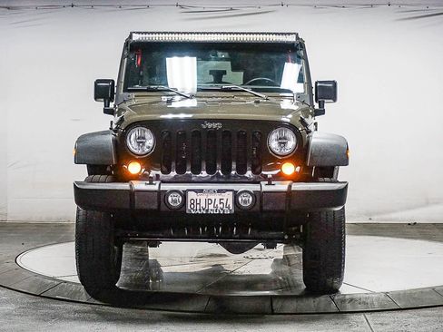 Used 2016 Jeep Wrangler Unlimited Rubicon w/ Connectivity Group image 2