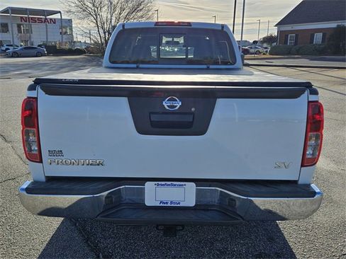 Used 2019 Nissan Frontier SV image 9