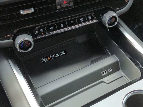 New 2026 Chevrolet Suburban LT w/ Comfort Package RWD image 32