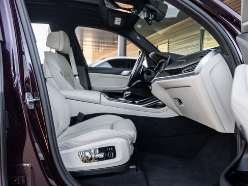 Used 2021 BMW X7 M50i w/ Executive Package image 36