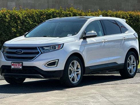 Used 2018 Ford Edge Titanium w/ Equipment Group 301A FWD image 8