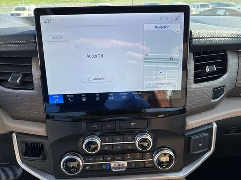 Used 2024 Ford Expedition Limited image 25