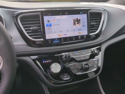 New 2026 Chrysler Pacifica Limited w/ Trailer Tow Group image 35