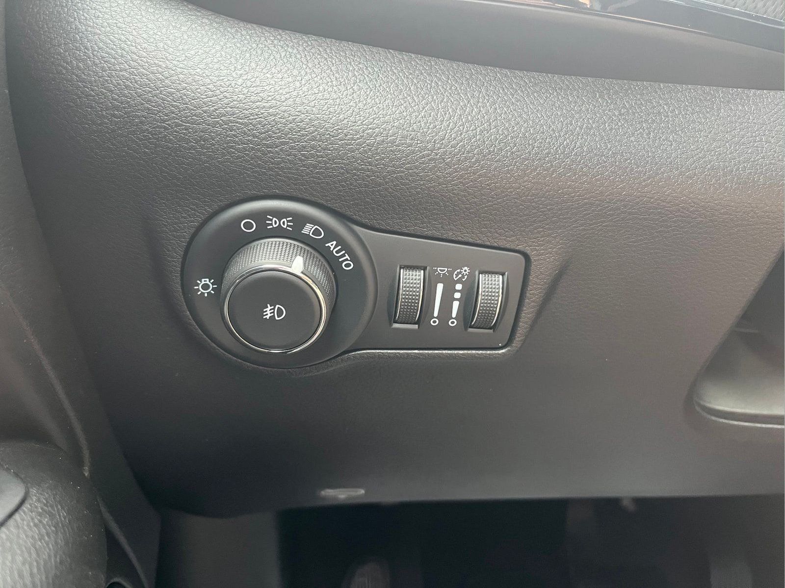 Used 2025 Jeep Compass Limited w/ High Altitude Package AWD/4WD image 14