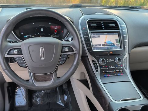 Used 2020 Lincoln Nautilus Reserve AWD/4WD image 6