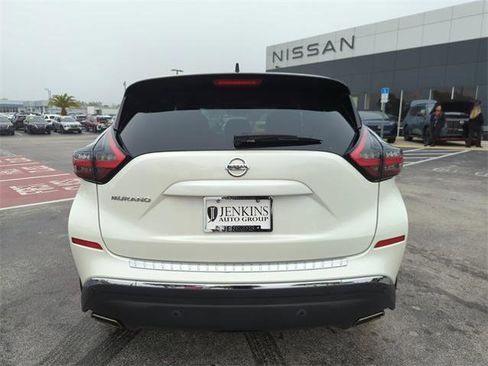Certified 2022 Nissan Murano S image 5