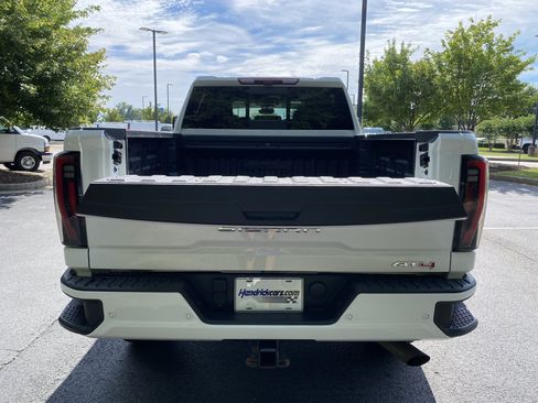 Used 2024 GMC Sierra 2500 AT4 w/ Technology Package AWD/4WD image 11