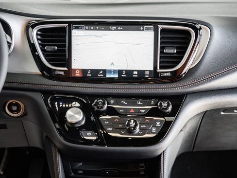 New 2026 Chrysler Pacifica Pinnacle image 20