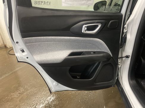 Used 2022 Jeep Compass Latitude w/ Sun and Sound Group image 10