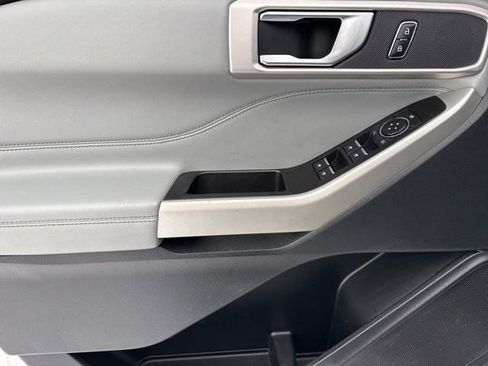 Used 2021 Ford Explorer XLT w/ XLT Sport Appearance Package image 13