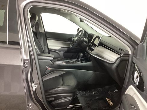 Used 2022 Jeep Compass Limited image 9