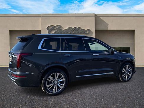 Used 2020 Cadillac XT6 Premium Luxury image 3