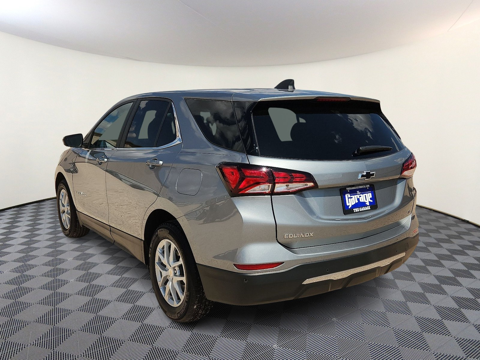 Used 2024 Chevrolet Equinox LT w/ LPO, Floor Liner Package FWD image 3