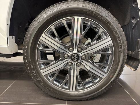 Used 2025 Toyota Sequoia Capstone AWD/4WD image 7