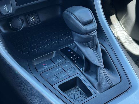 Used 2025 Toyota RAV4 XLE image 17