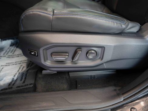 Used 2022 Toyota Tundra Platinum w/ Advanced Package AWD/4WD image 12
