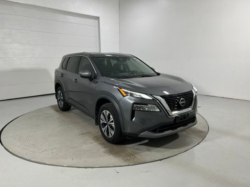 Used 2023 Nissan Rogue SV FWD image 2