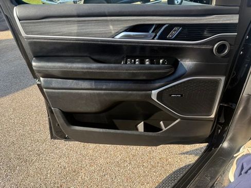 Used 2024 Jeep Wagoneer Series III w/ Flexible Seating Group image 21