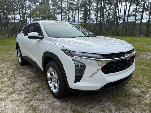 New 2026 Chevrolet Trax LS w/ LS Convenience Package FWD image 7