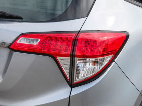 Used 2019 Honda HR-V LX image 10