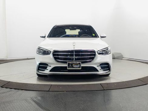 Used 2024 Mercedes-Benz S 580 4MATIC Sedan w/ AMG Line image 2