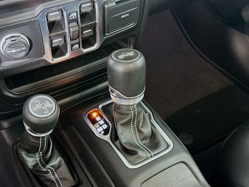 Used 2023 Jeep Wrangler Unlimited Sahara AWD/4WD image 25