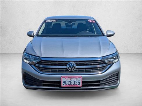 Used 2023 Volkswagen Jetta SE image 2