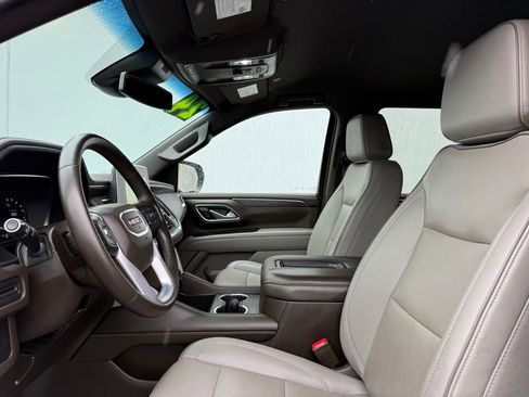 Used 2024 GMC Yukon SLT image 16